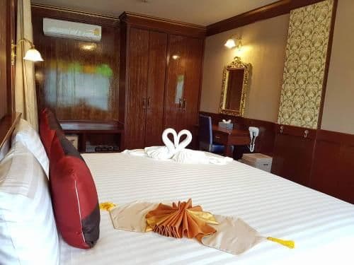 Deluxe Double or Twin Room with Pool Access