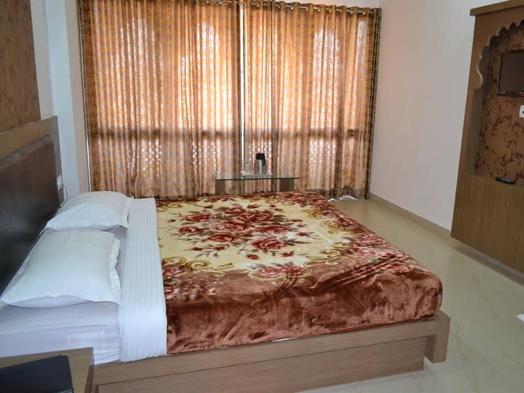 Hotel J M D Palace0