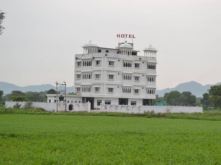 Hotel J M D Palace4