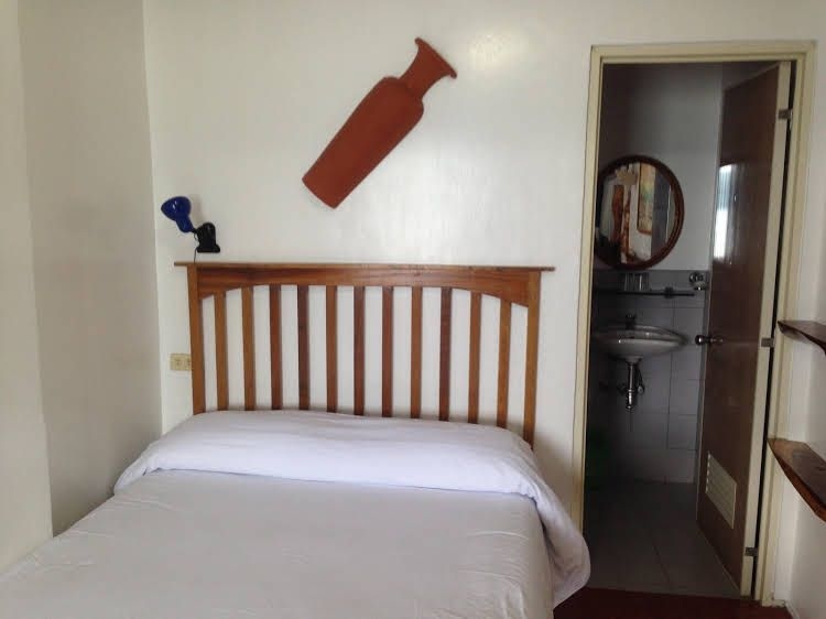 Harleys Pub and Hotel3