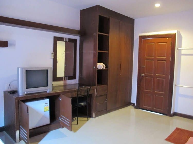 โรงแรมค.วาฬบุรี (Korwanburi Hotel)2