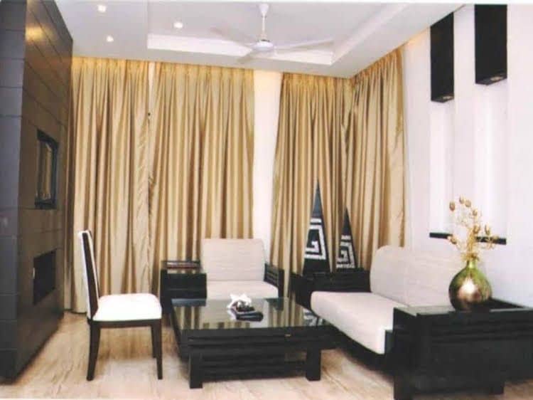 Vipul Grand Hotel Vipul Grand Hotel