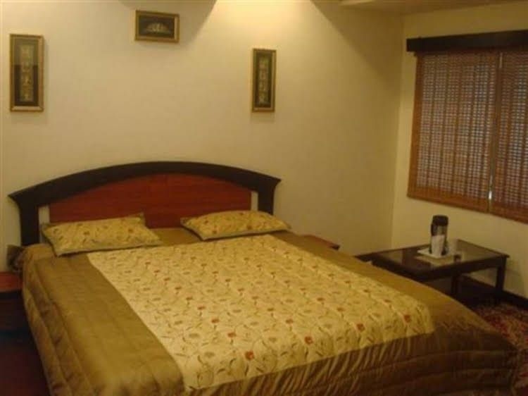 Hotel Honey Dew2
