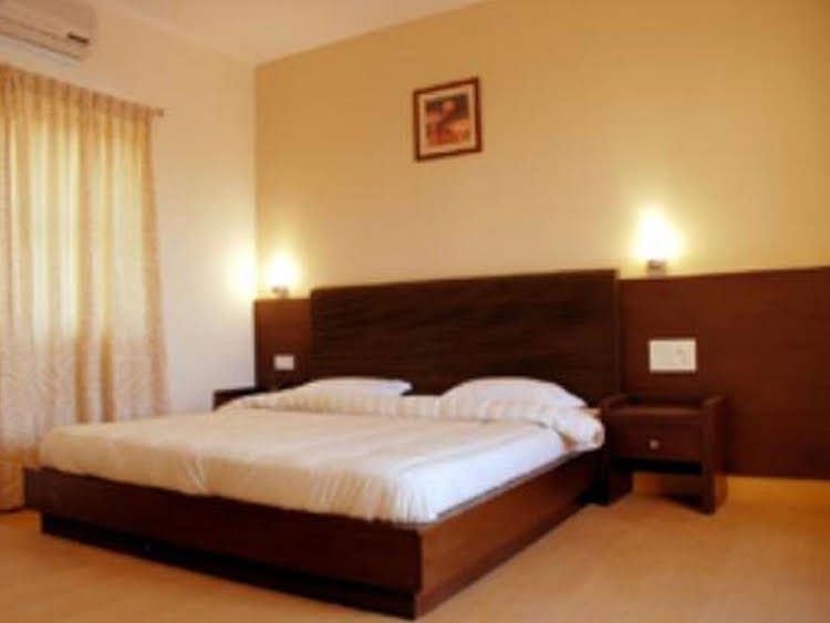 Hotel GMR 18 Grand0