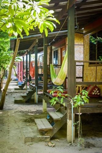 แฟมิลี ซอง บังกะโล (Family Song Koh Lipe)0