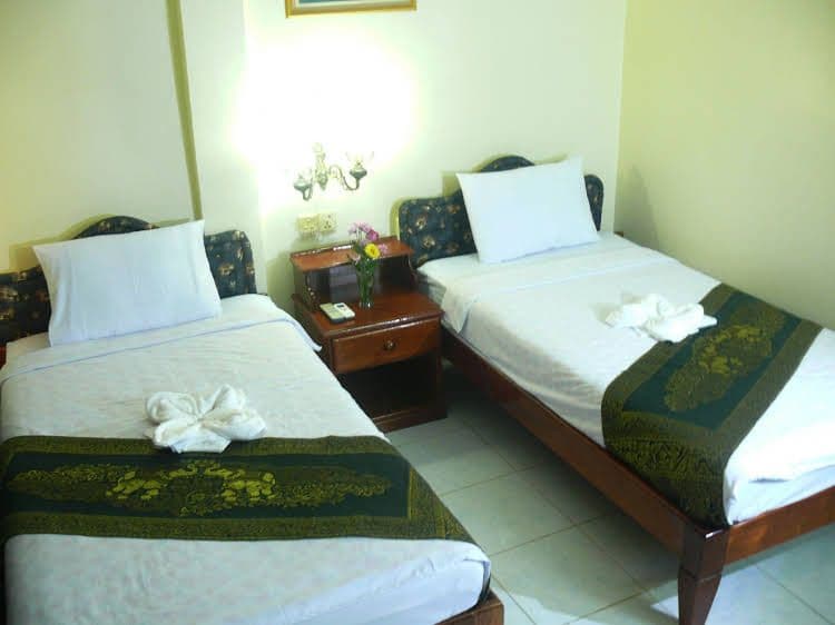 Les Parigots Guesthouse and Restaurant Les Parigots Guesthouse and Restaurant