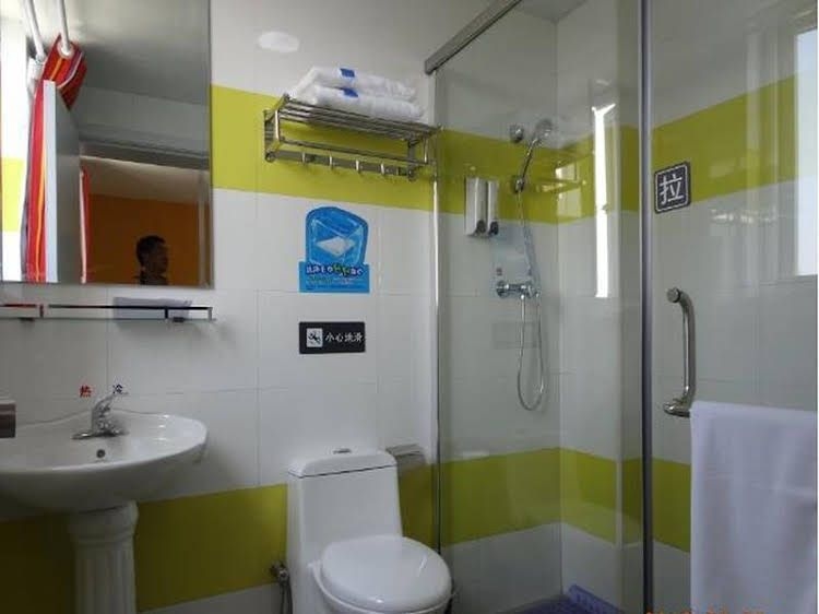 7 Days Inn Qingdao Huangdao West Coast Bus Terminal Branch3