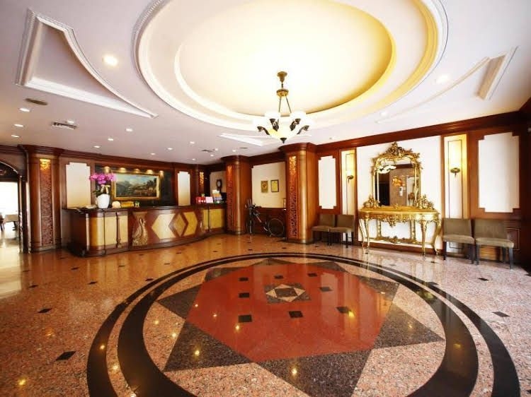 Emperor Hotel4