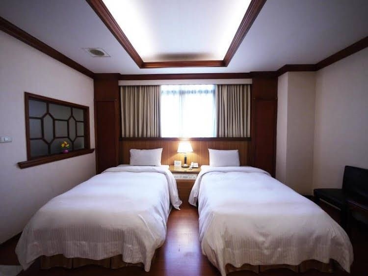 Emperor Hotel3