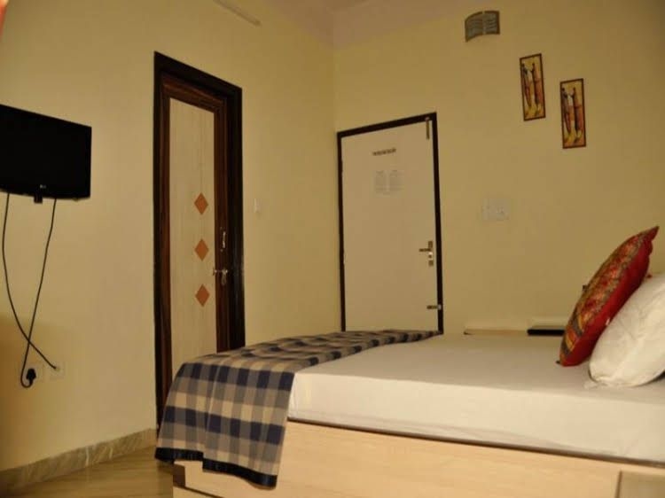 Hotel O222