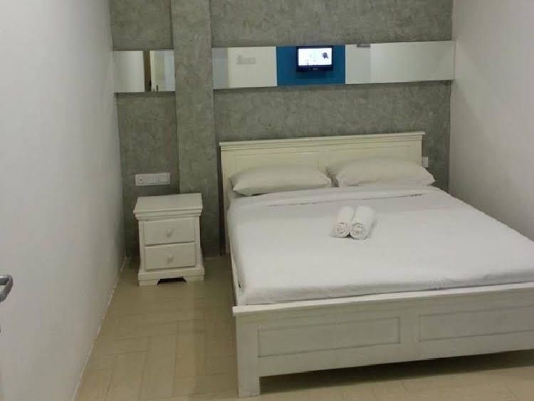 KK Hotel Nilai 31