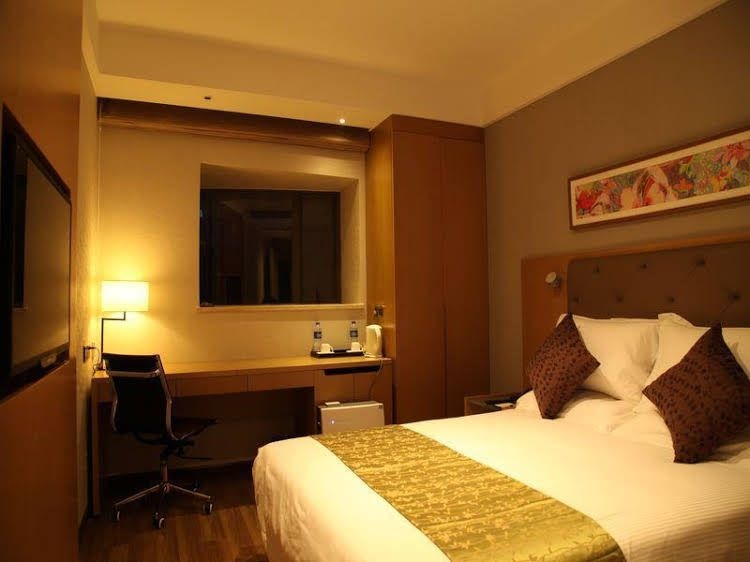 Yitel Shanghai West Yanan Road3