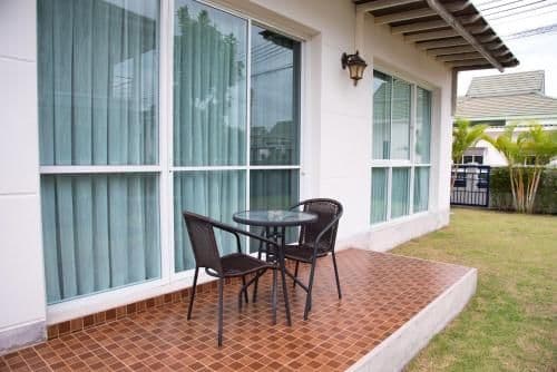 Villa with Garden View