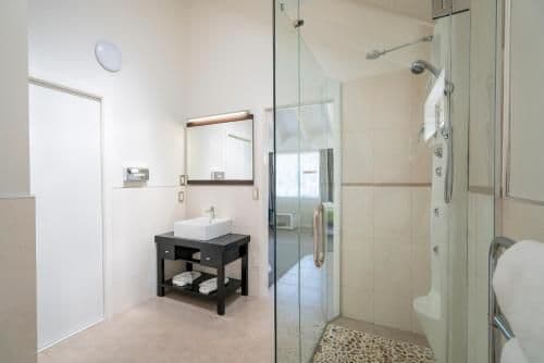 Queen Suite with Spa Bath