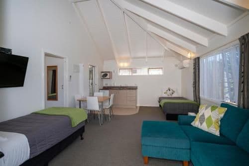 Queen Suite with Spa Bath