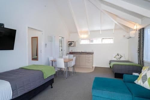 Queen Suite with Spa Bath