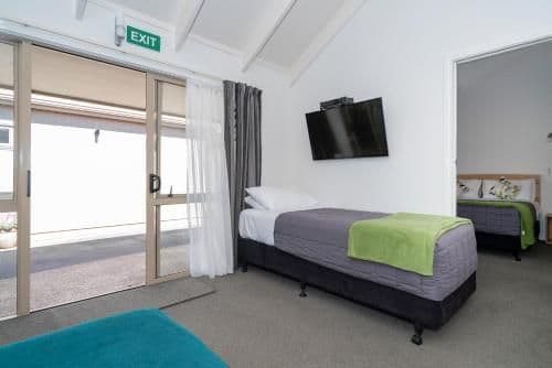 Queen Suite with Spa Bath