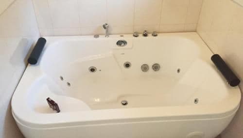 Queen Suite with Spa Bath