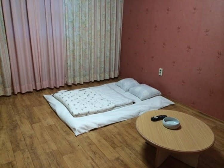 Phoenix Motel0