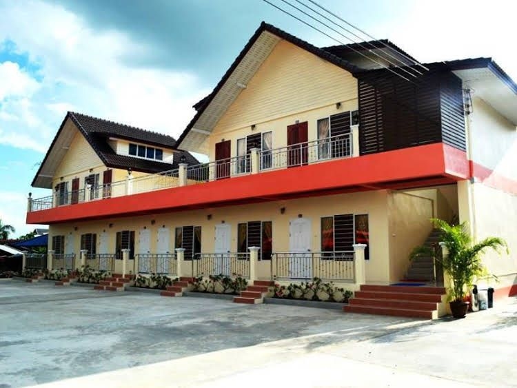 บุญอารีย์รีสอร์ท (Boonaree Resort)0