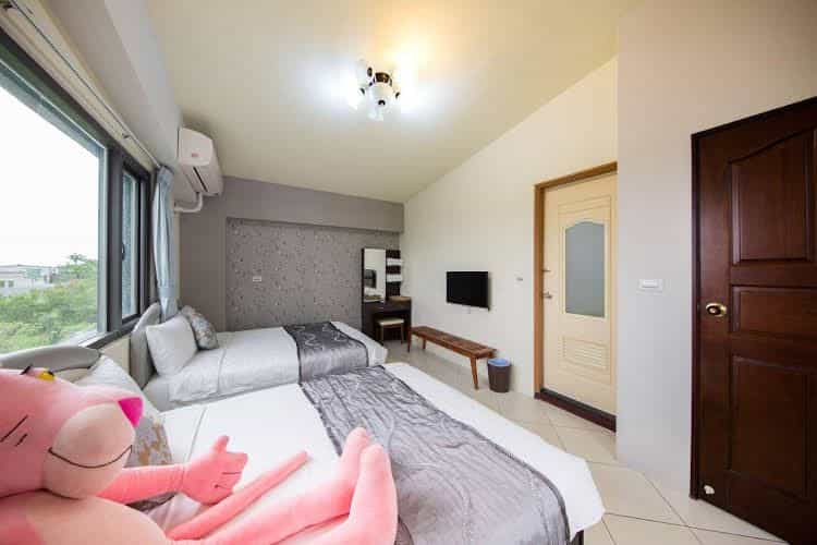 Slow Fly B & B Slow Fly B & B