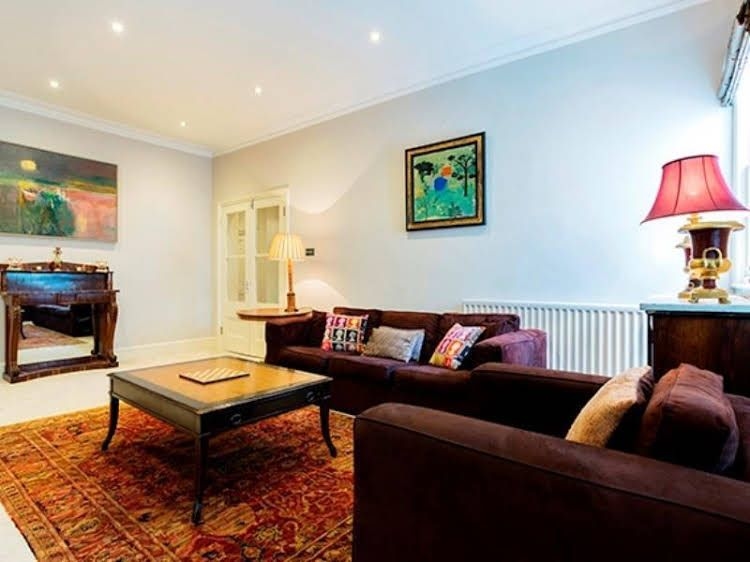 Veeve - Four Bedroom Apartment - Kensington1