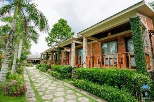 Bungalow Pool View King Bed
