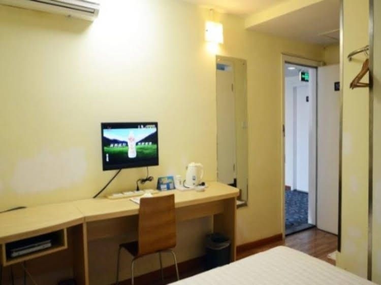 7 Days Inn Ningbo Tianyi Square Branch0