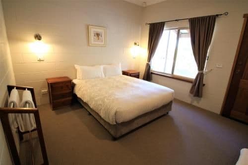 Four-Bedroom Cottage - Kookaburra