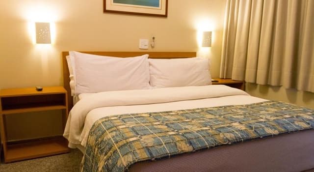 DOUBLE EXECUTIVE QUEEN BED