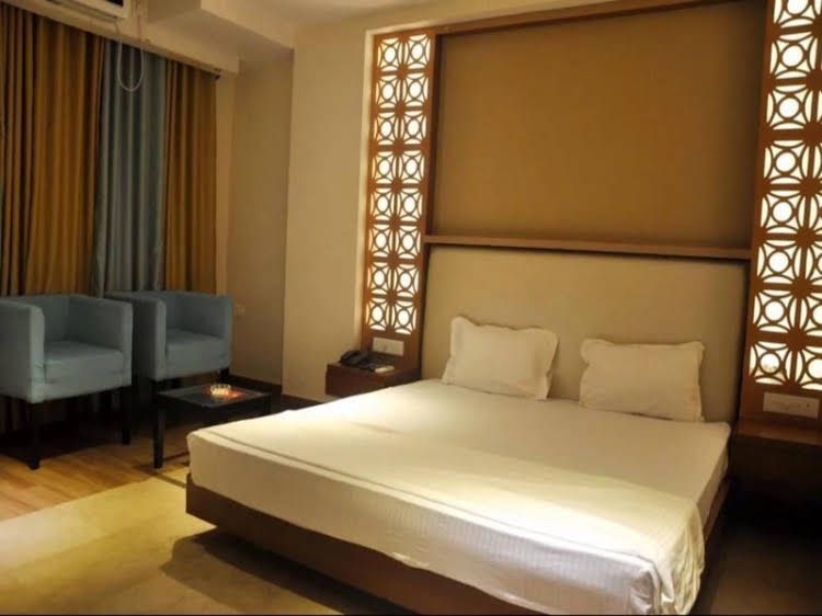 Hotel B and B0