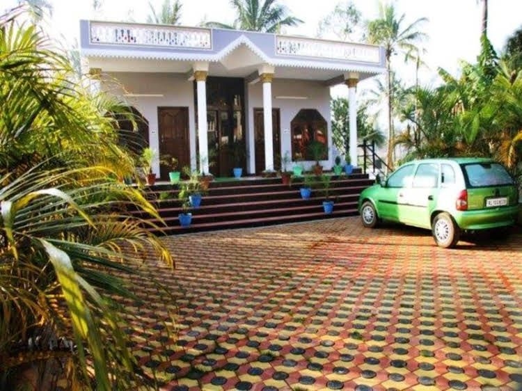 Karakkatt Holiday Home3
