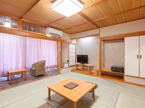 Japanese-Style Twin Room with Shared Bathroom