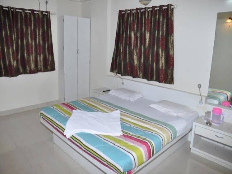 Hotel Sairaj0