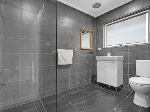 Deluxe Three-Bedroom Apartment