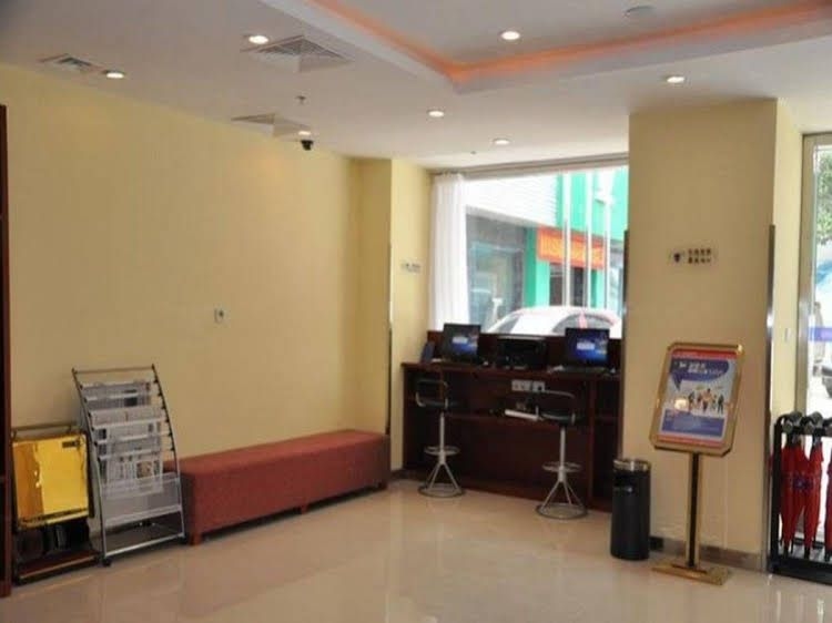 Hanting Express Changsha Yingbin Road1