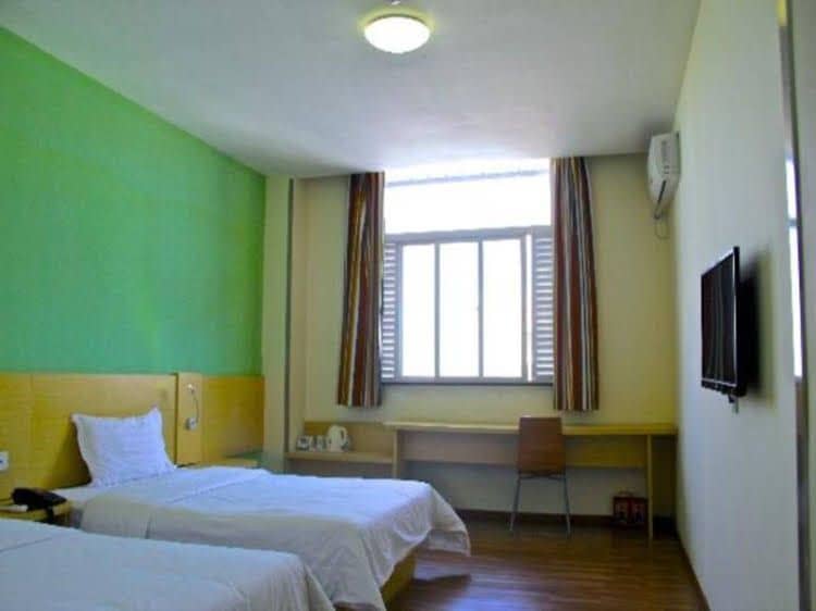 7 Days Inn Shenzhen Longhua Qinghu Subway Branch 7 Days Inn Shenzhen Longhua Qinghu Subway Branch