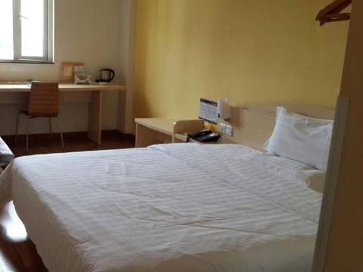 7 Days Inn Jiangmen 1st Gangkou Road Phoenix Mountain Station Branch4
