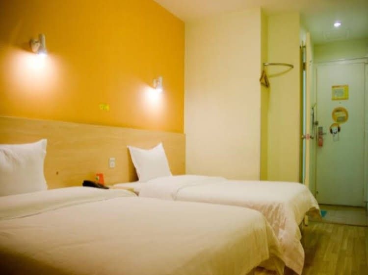 7 Days Inn Guangzhou Panyu Zhongcun Nanzhan Branch1
