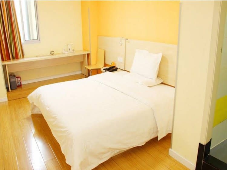 7 Days Inn Wuhan Guanggu Walk Way Street Poly Garden2