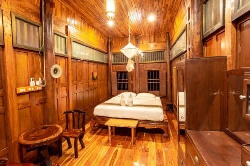 Superior Double Room with Shared Bathroom