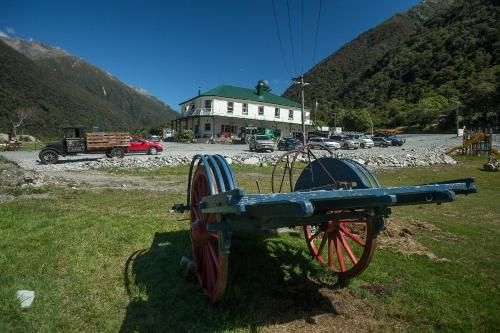 Otira Stagecoach Hotel0