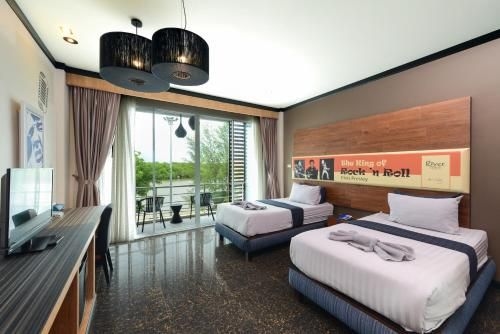 The River Scene Hotel1