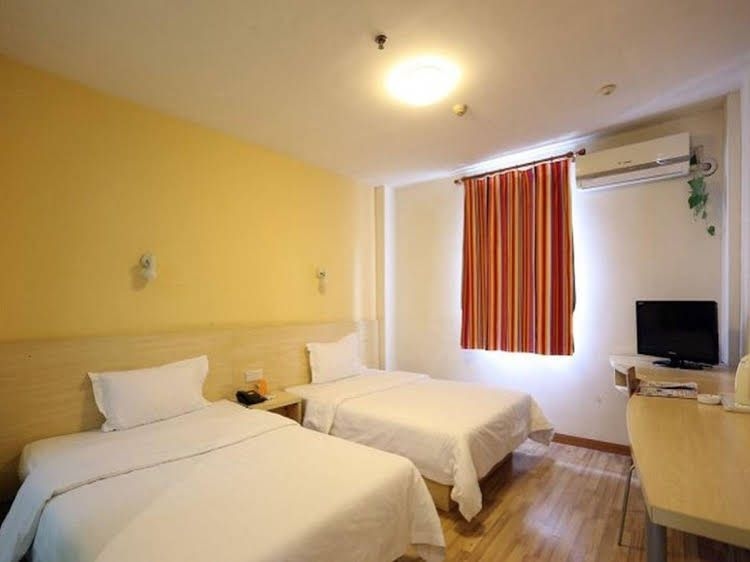 7 Days Inn Changsha Jingwanzi International Furniture Plaza1