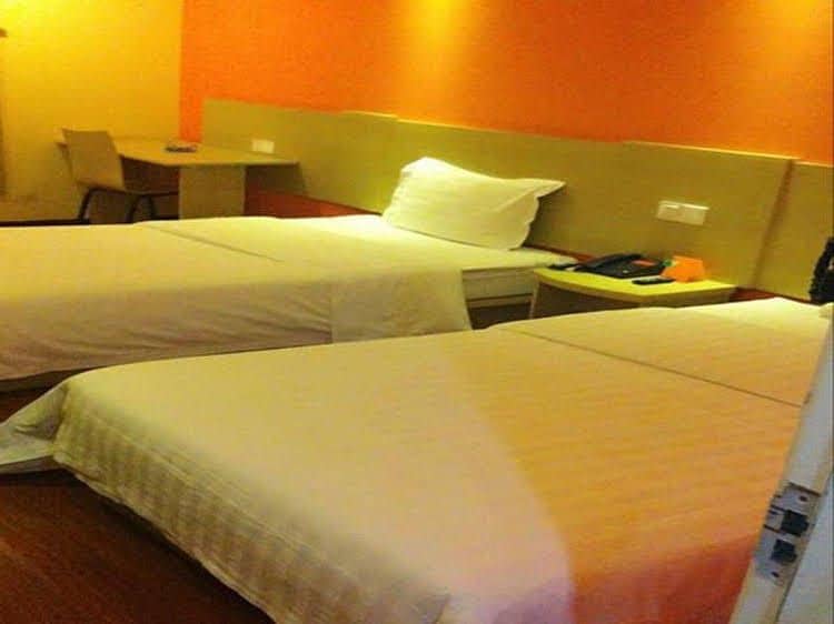 7 Days Inn Shanghai Changshou Road Subway Station Yaxin Life Square Branch 7 Days Inn Shanghai Changshou Road Subway Station Yaxin Life Square Branch
