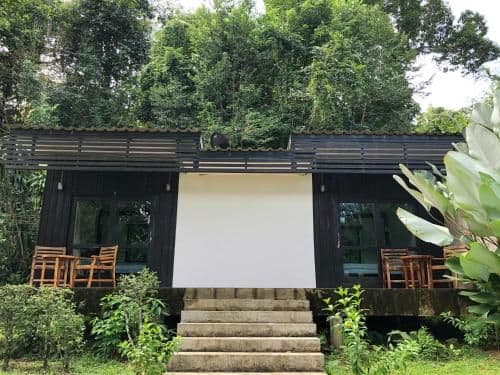 Bungalow with Garden View