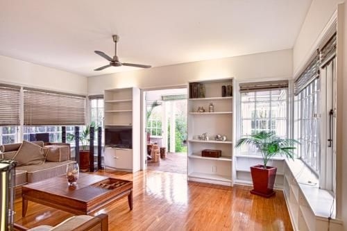 200 Riccarton Holiday House0