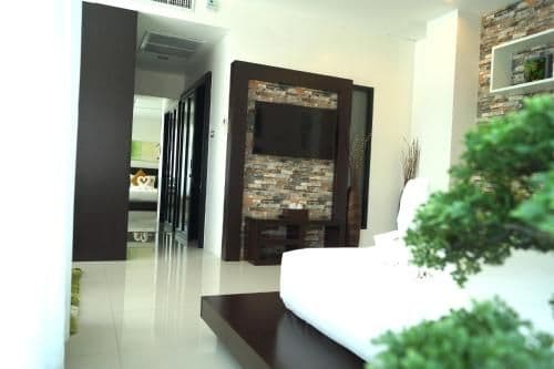 Deluxe Studio Apartment