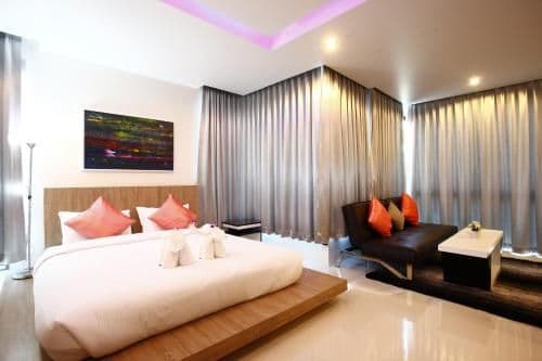 Deluxe Studio Apartment