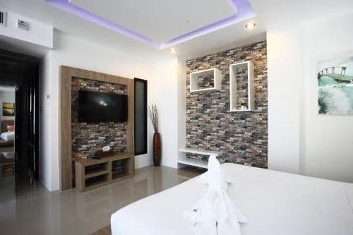 Deluxe Studio Apartment